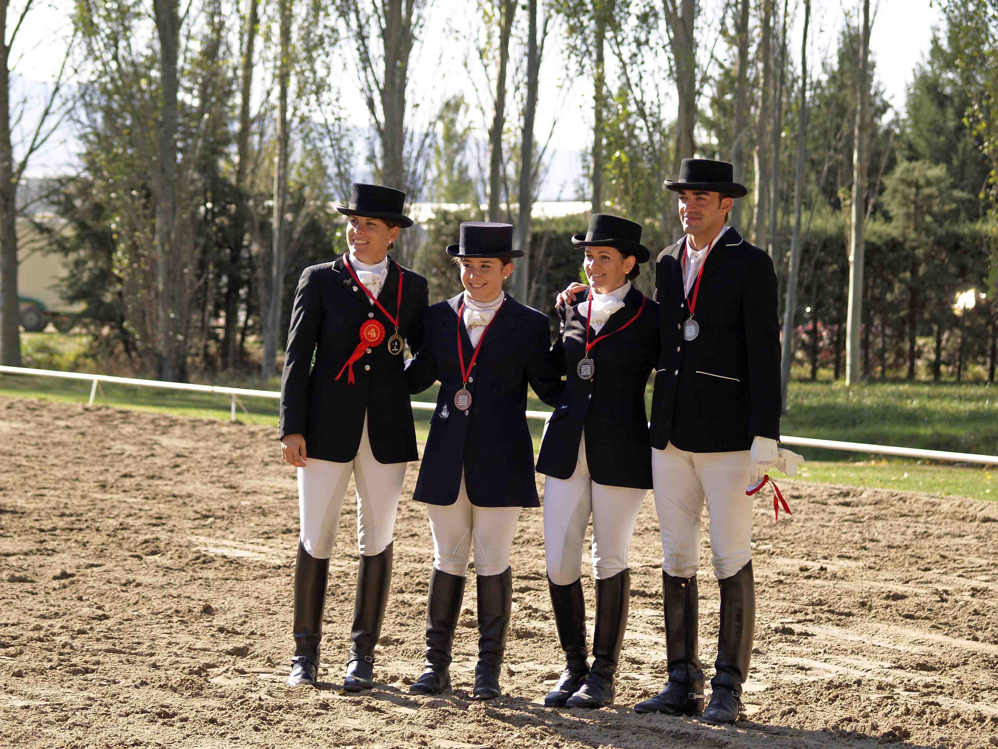 Con una inscripción algo menor que en anteriores ocasiones, pero mas interesante que nunca, se ha celebrado los días 17 y 18 de octubre, el Campeonato Navarro de Doma Clásica,